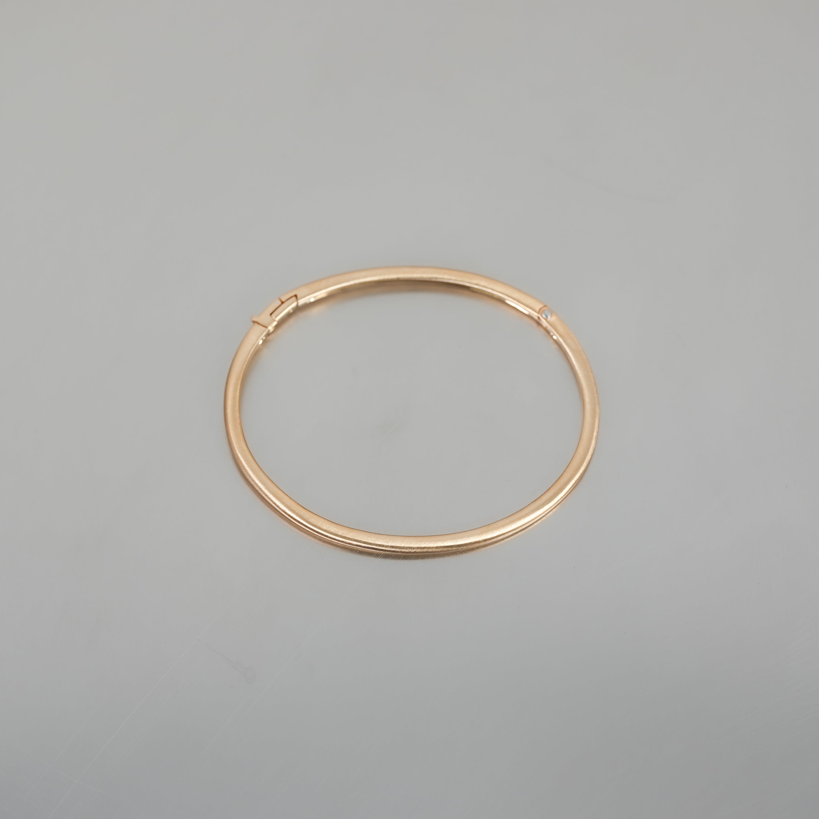HUMETE COLLECTION 'CLASSIC' BANGLE – hum RESTORE