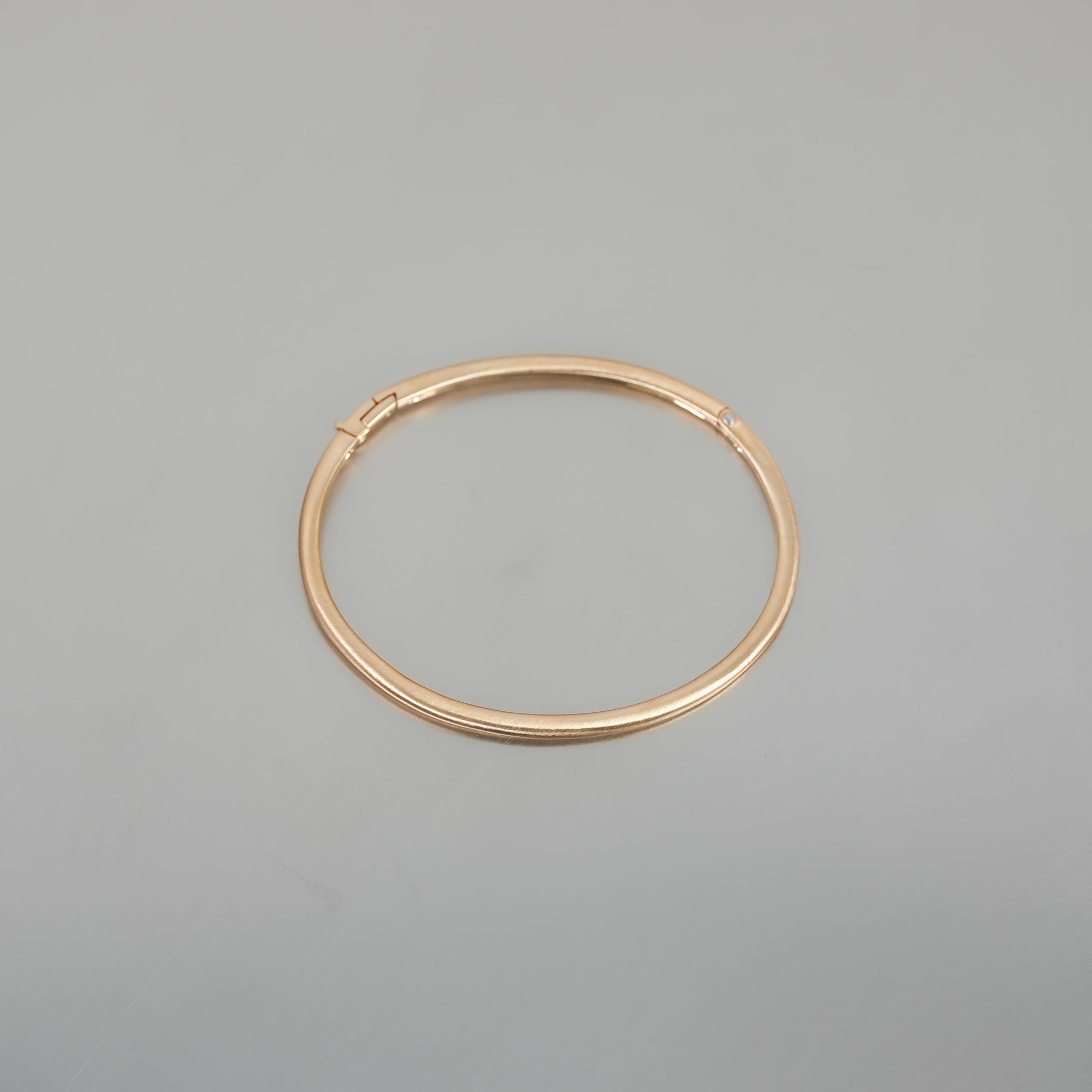 HUMETE COLLECTION 'CLASSIC' BANGLE – hum RESTORE