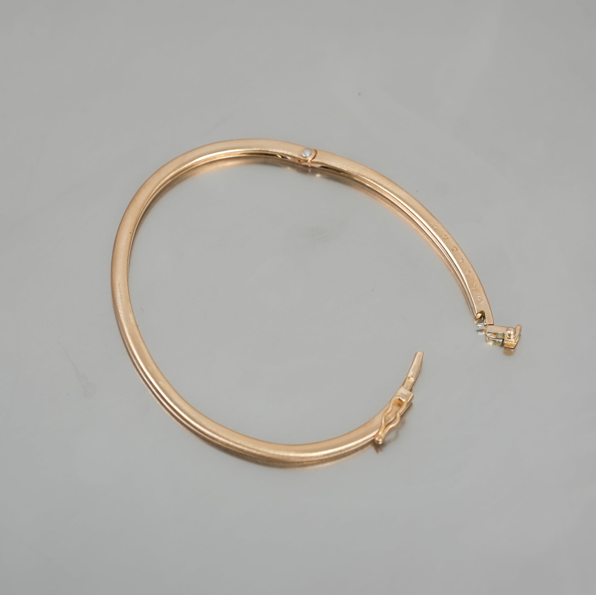 HUMETE COLLECTION 'CLASSIC' BANGLE – hum RESTORE