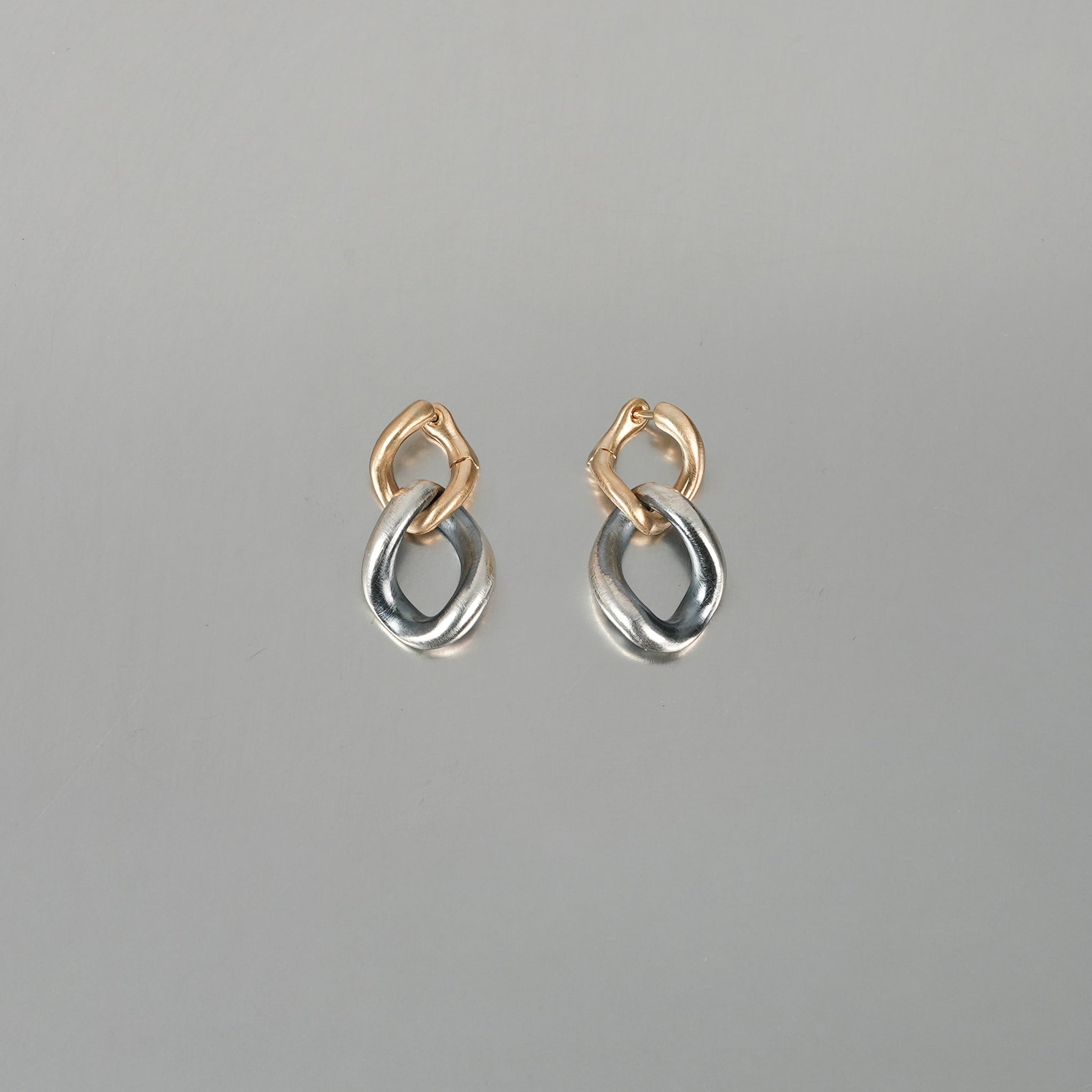 HUMETE COLLECTION GRADATION CHAIN PIERCED EARRINGS – hum RESTORE
