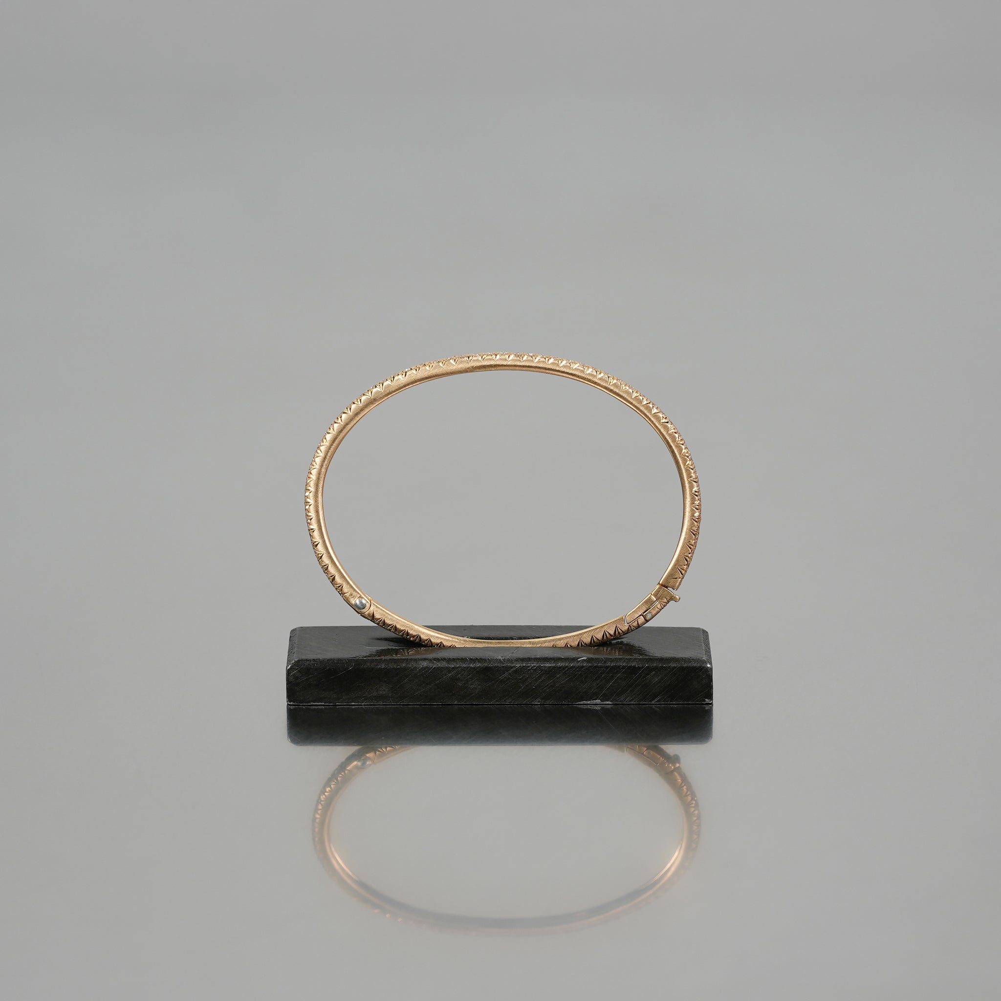 HUMETE COLLECTION 'CLASSIC' BANGLE – hum RESTORE