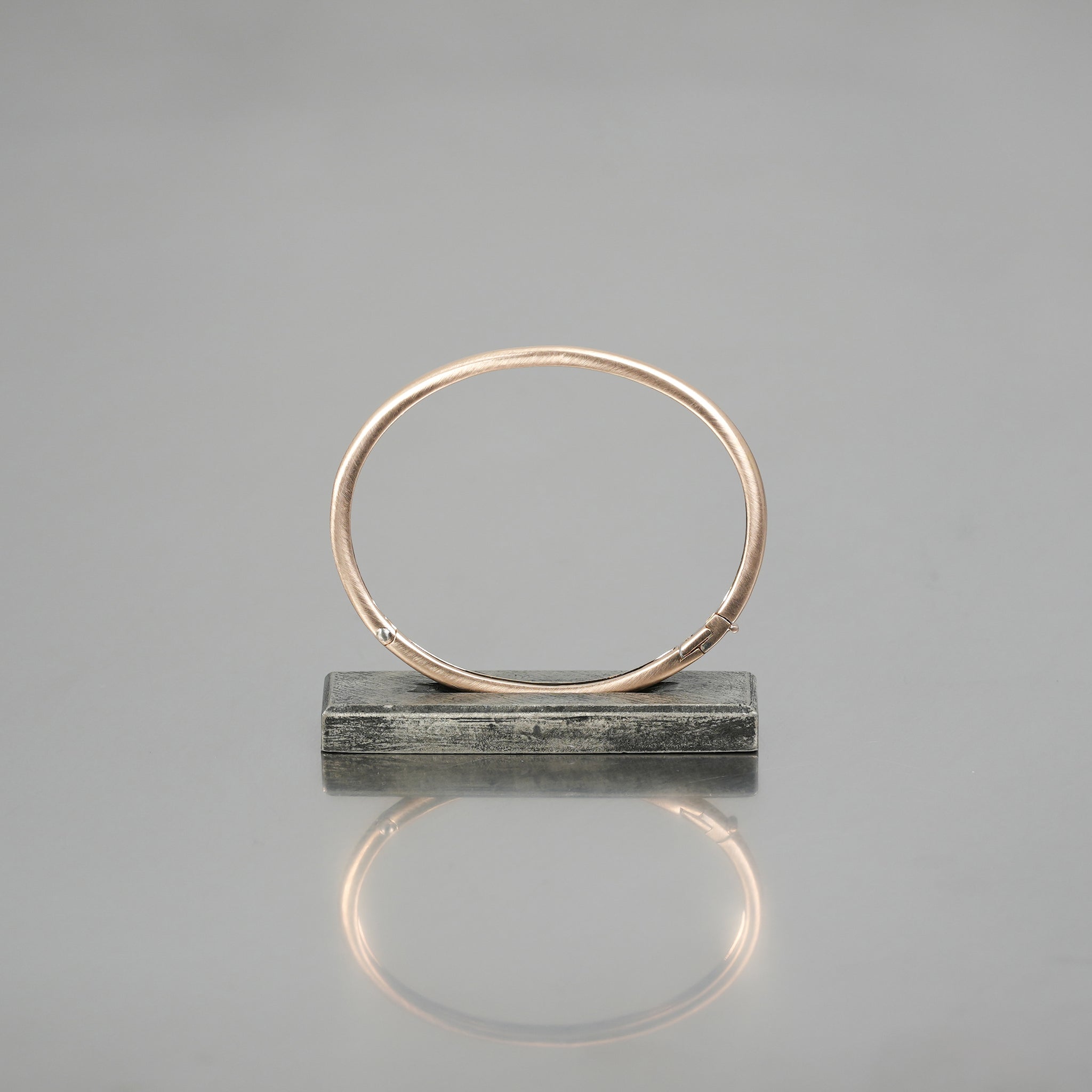 HUMETE COLLECTION 'CLASSIC' BANGLE – hum RESTORE