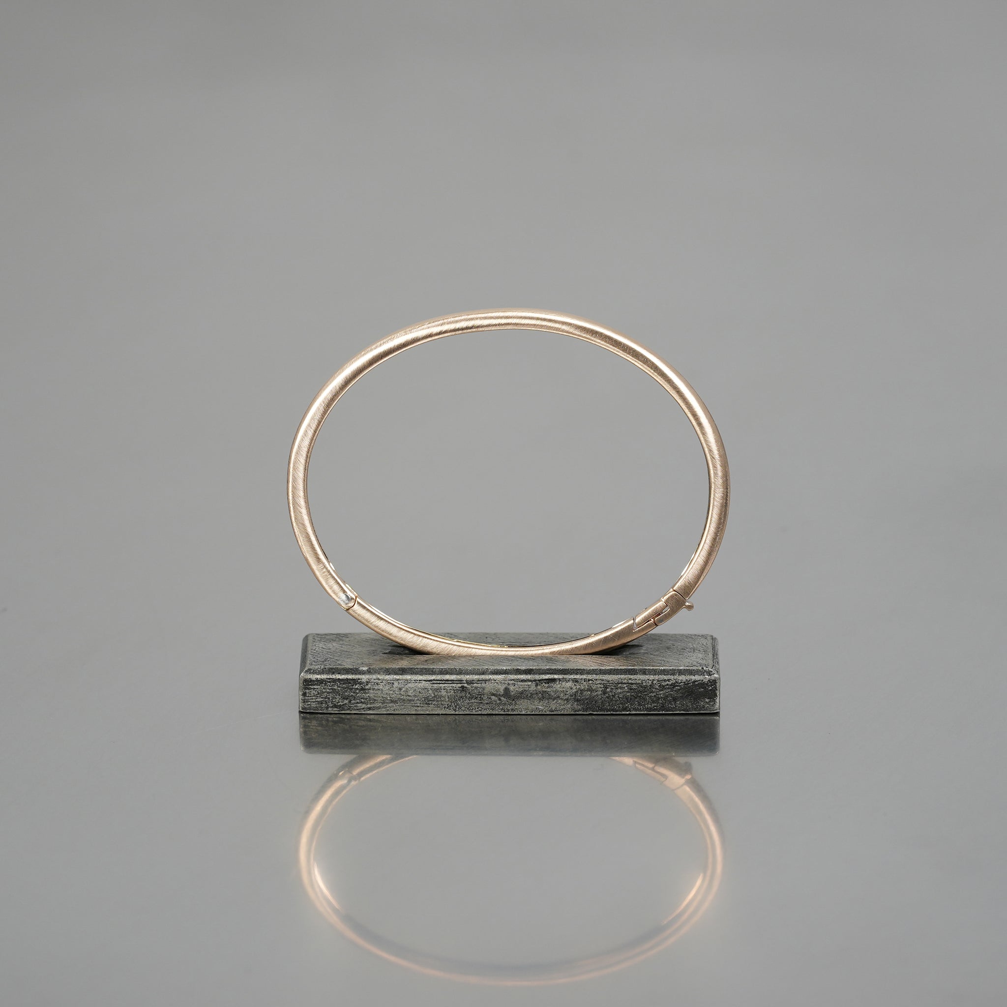 HUMETE COLLECTION 'CLASSIC' BANGLE – hum RESTORE